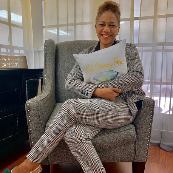 Meet your Posher, Denise - Picture 1 of 1